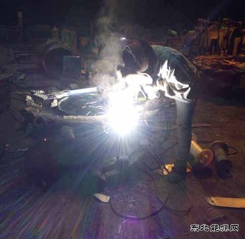 轿子山煤矿：组织检修采煤机