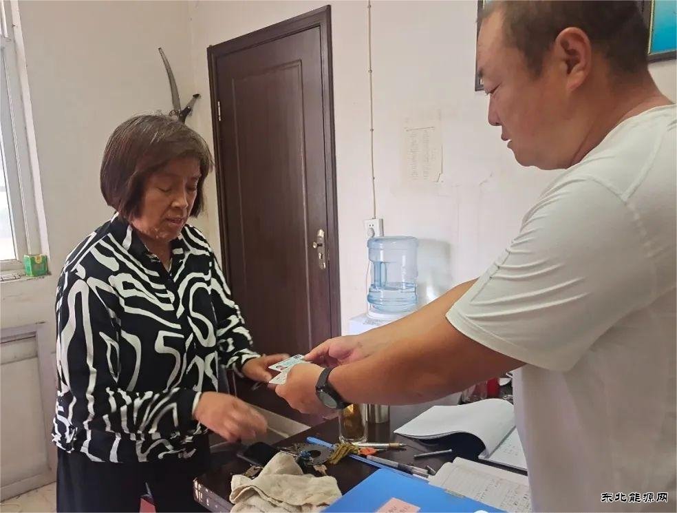 蒲白中心社区：拾金不昧暖人心  共产党员显担当