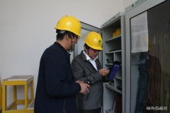 兴凯湖电业局：陈殿军局长以“四不两直”方式到安兴供电检查工作