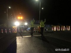 哈巴河执法大队：保驾桥梁拆除施工，护航群众平安出行