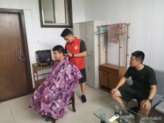 义务理发、精神焕发